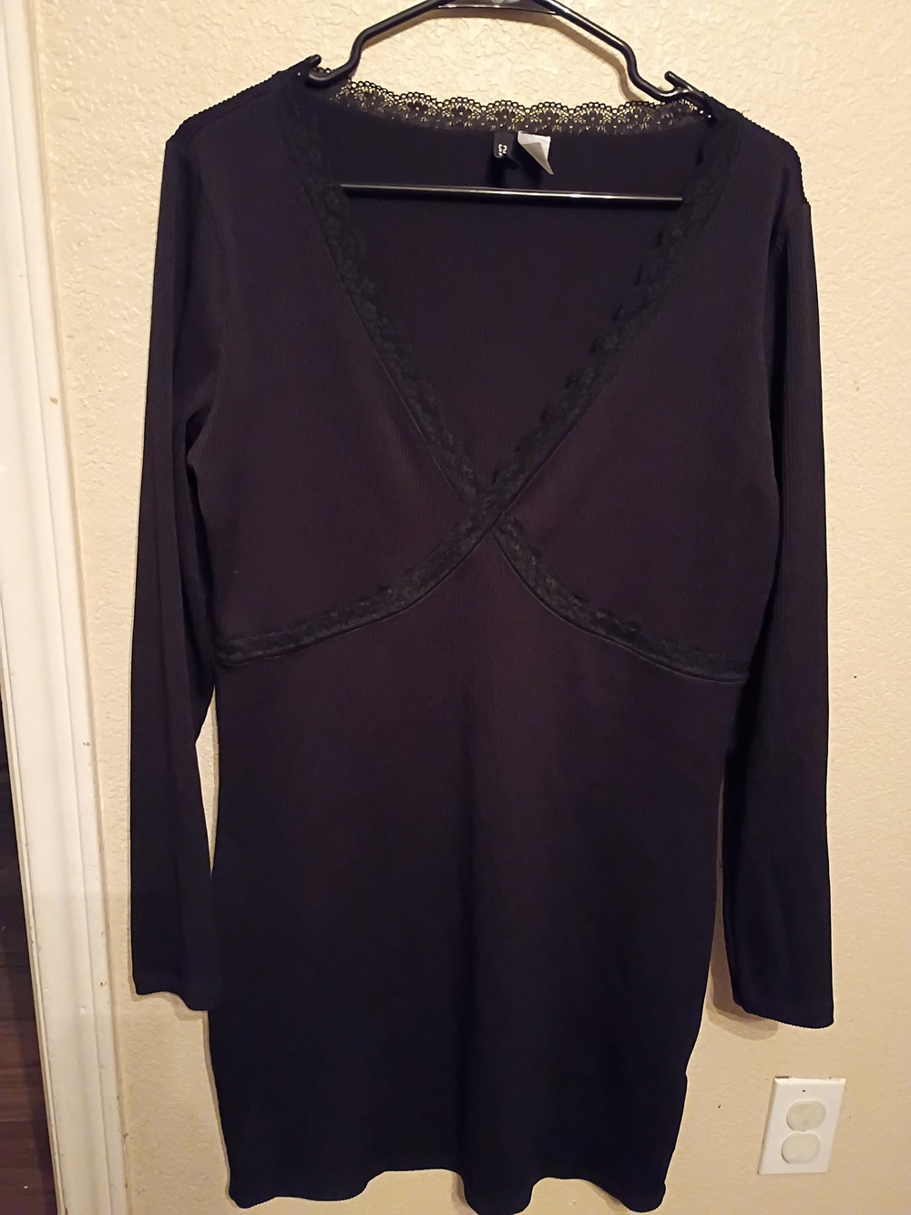 H&M Black Long Sleeve V-Neck Lace Trim Dress